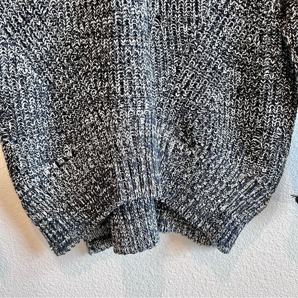 BDG Distressed Knit V Neck Sweater Heavyweight Gray Casual Women’s Size Small - Picture 6 of 12